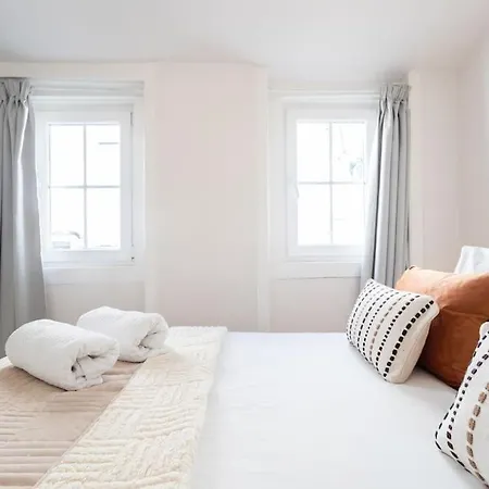 The White Principe Real Appartement Lissabon